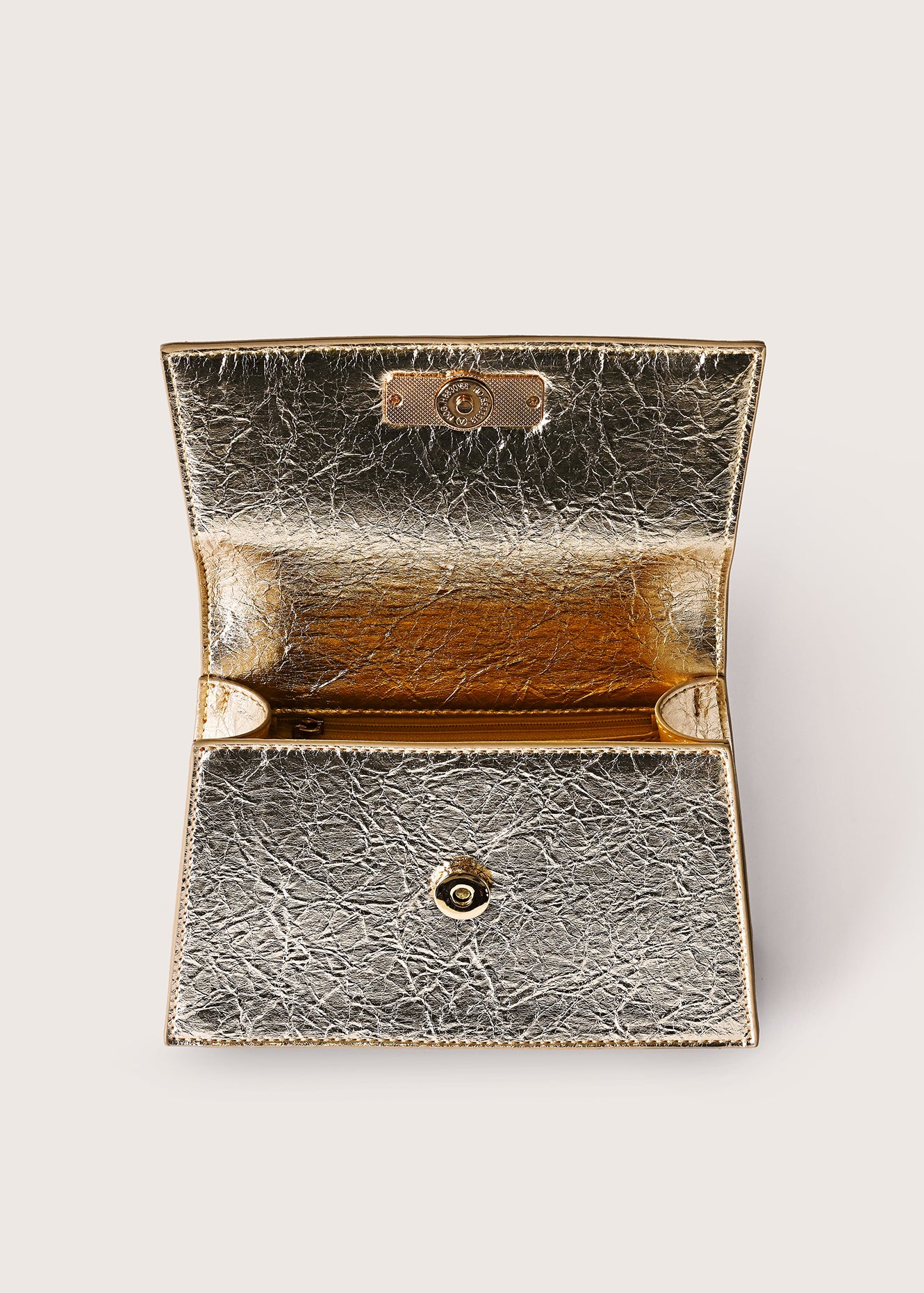 Pochette Baxi in ecopelle martellata