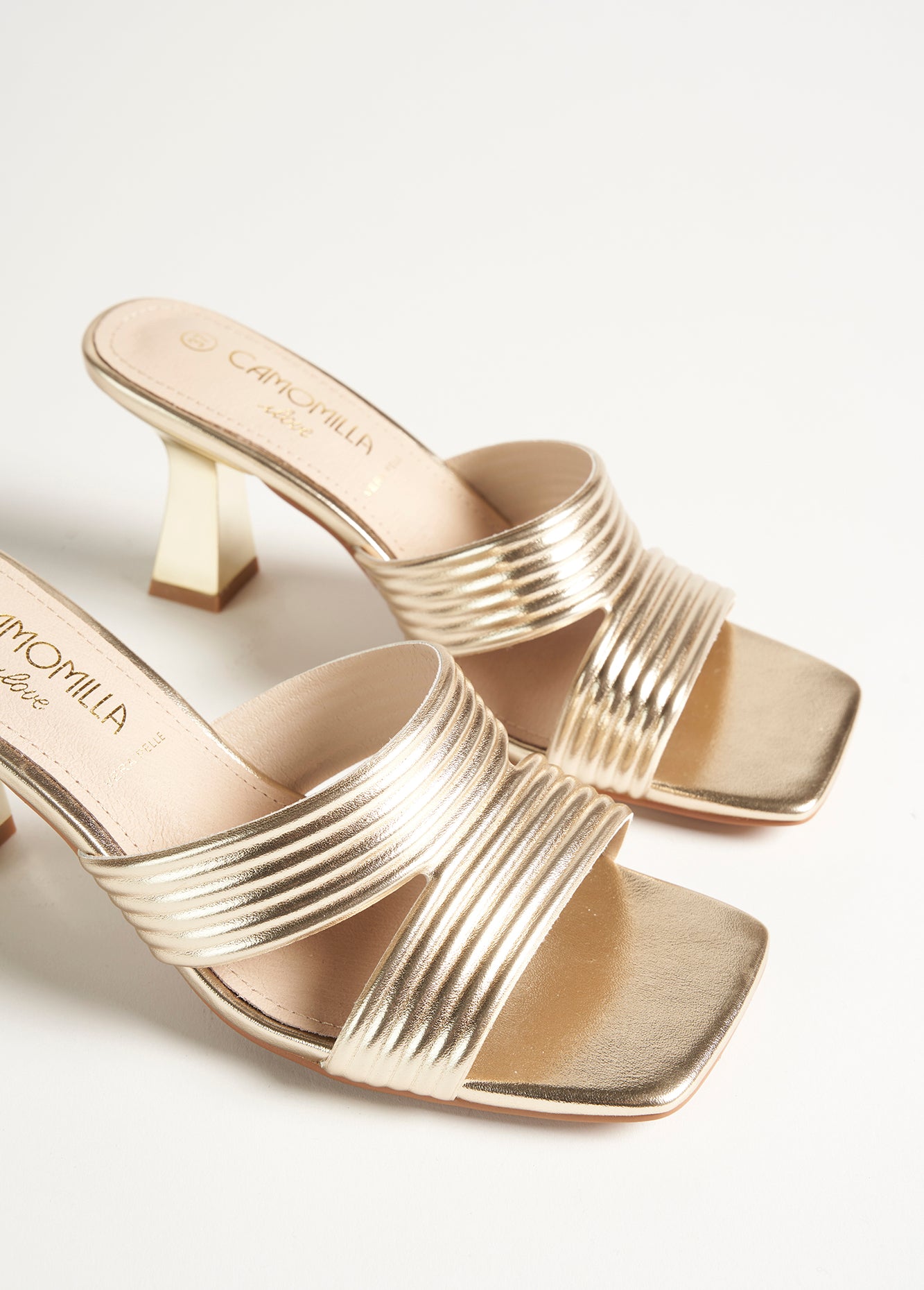 Sandalo dorato Stafelia