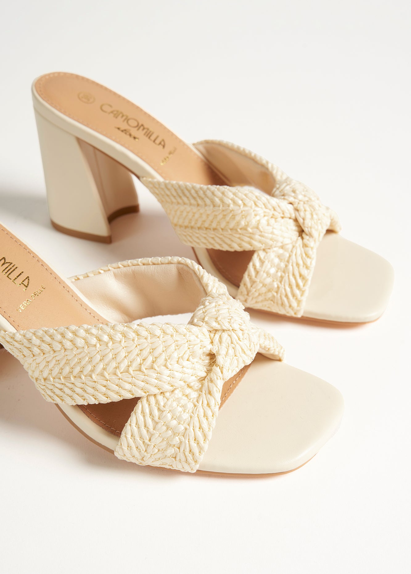 Sandalo Shiny in paglia